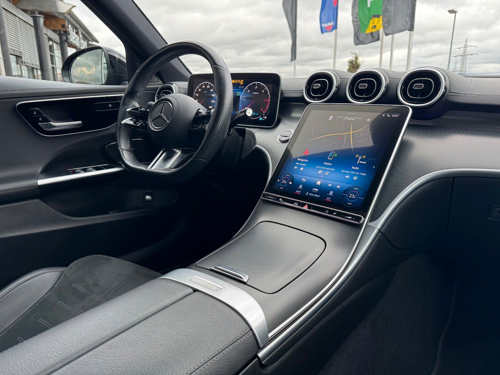 Fahrzeugabbildung Mercedes-Benz C 300d AMG+AHK+RFK+Ambiente+Night+SportfahrW