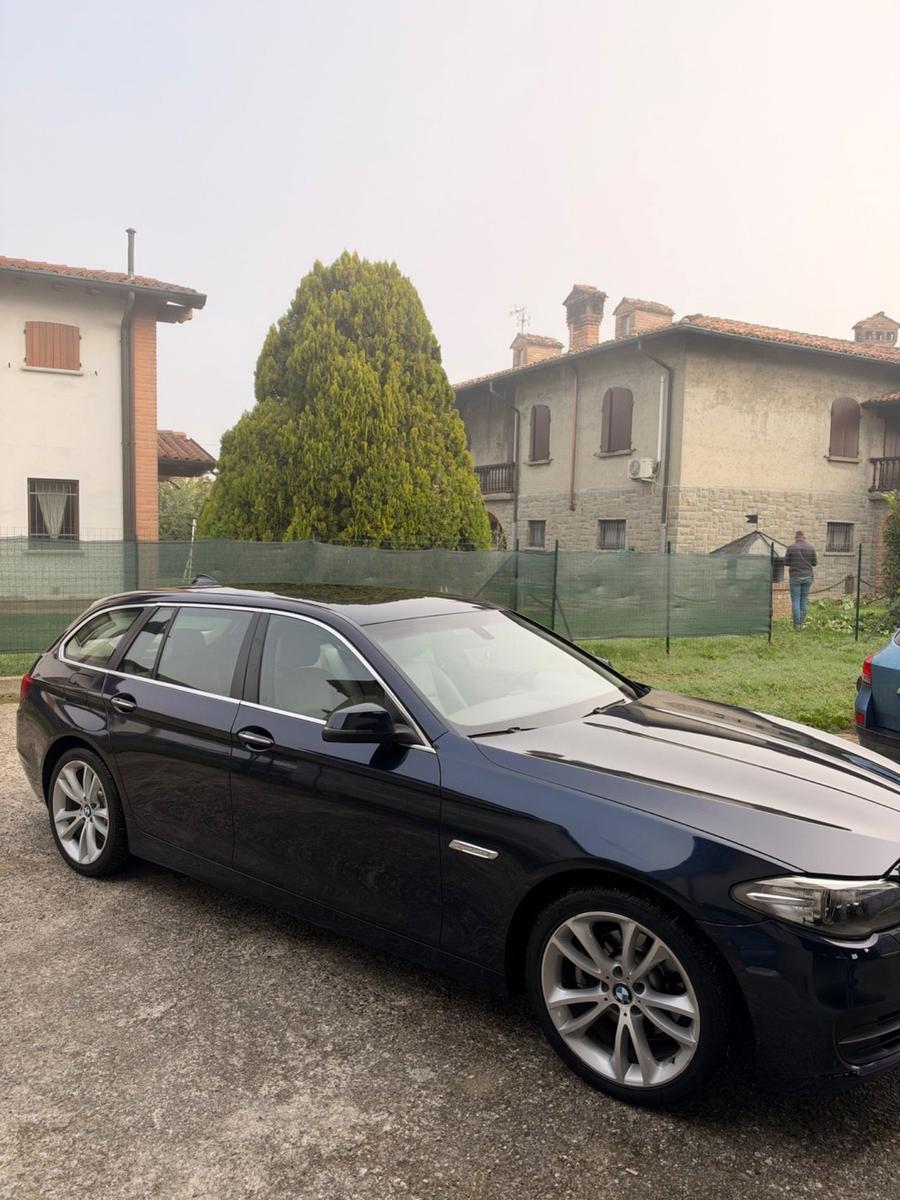 BMW 520 2014 — вигляд ззаду