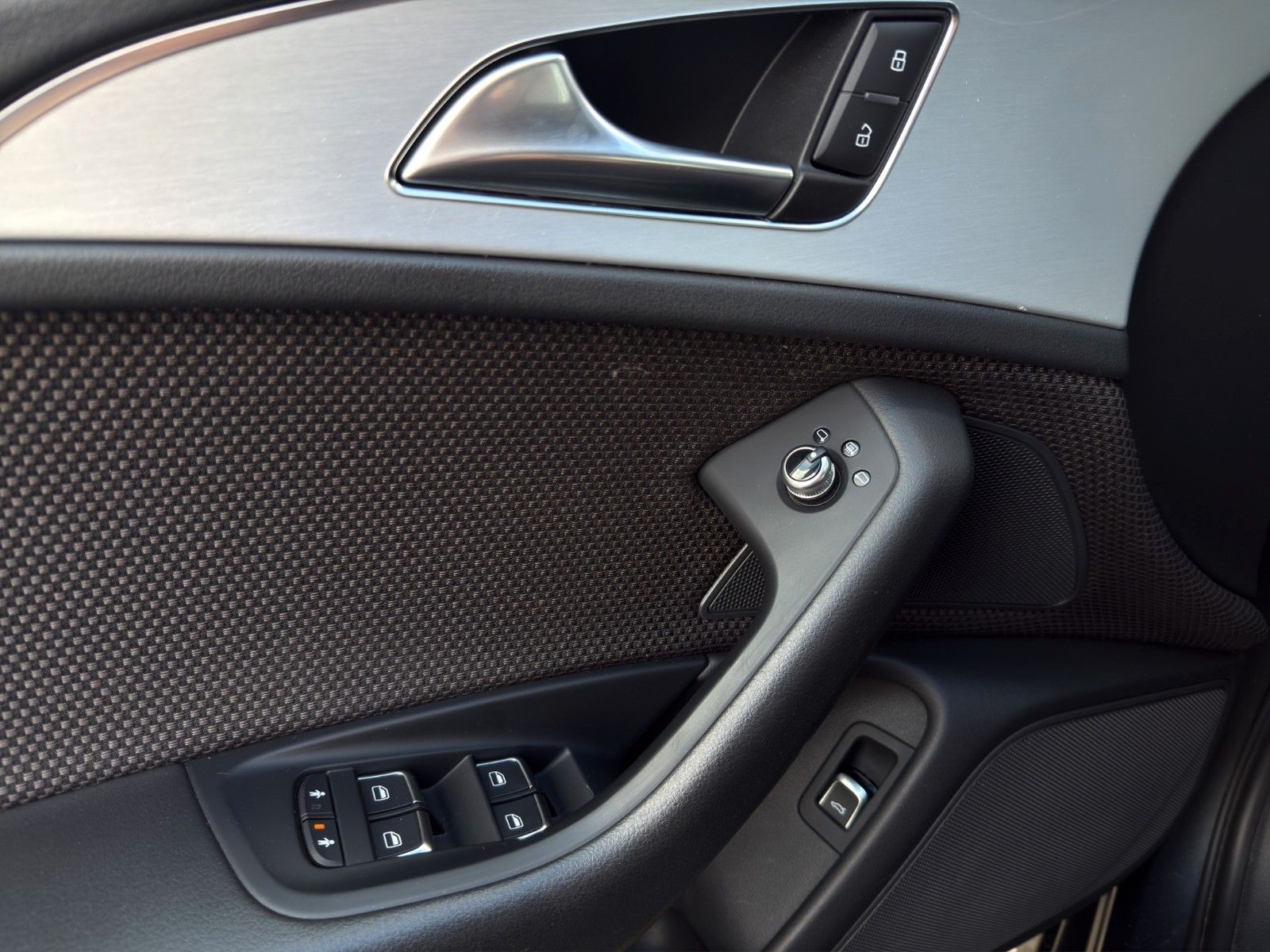 Fahrzeugabbildung Audi A6 Avant 2.0 TDI *S-line*Schalter*AHK*Tempomat*