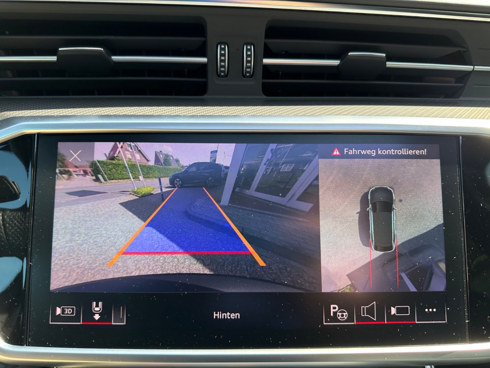 Fahrzeugabbildung Audi RS6  Avant 4.0 TFSI quattro Pano/AHK/STHZ/8-fach