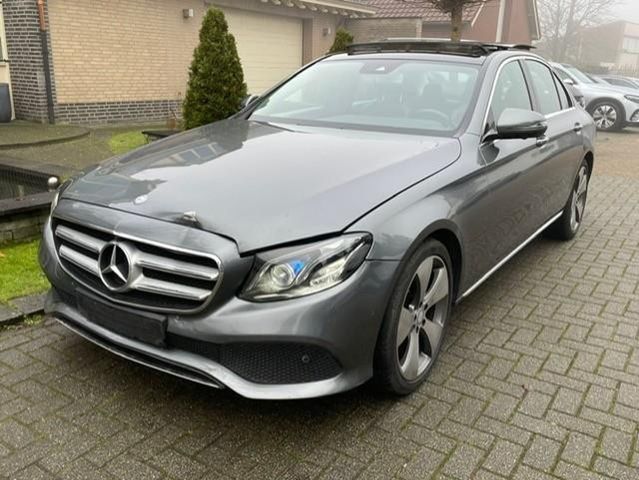 Mercedes-Benz E 220 d AVANTGARDE PANO NAVI kamera LED