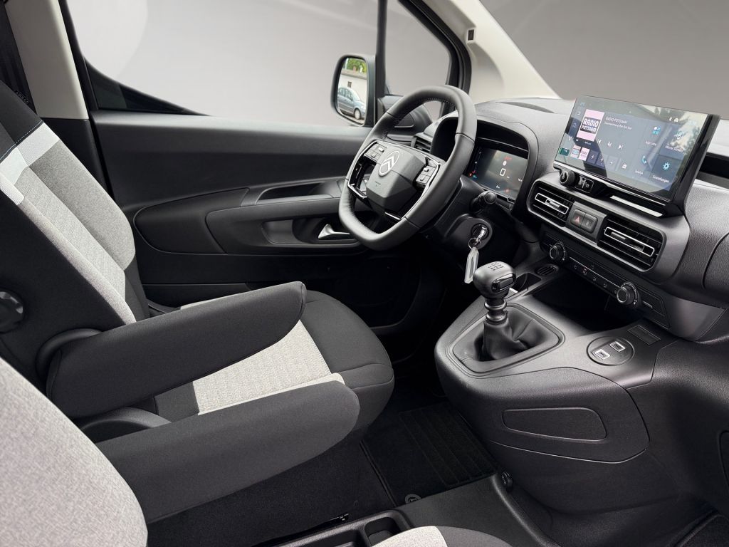 Fahrzeugabbildung Citroën Berlingo XL Diesel 130 PLUS 7-Sitzer