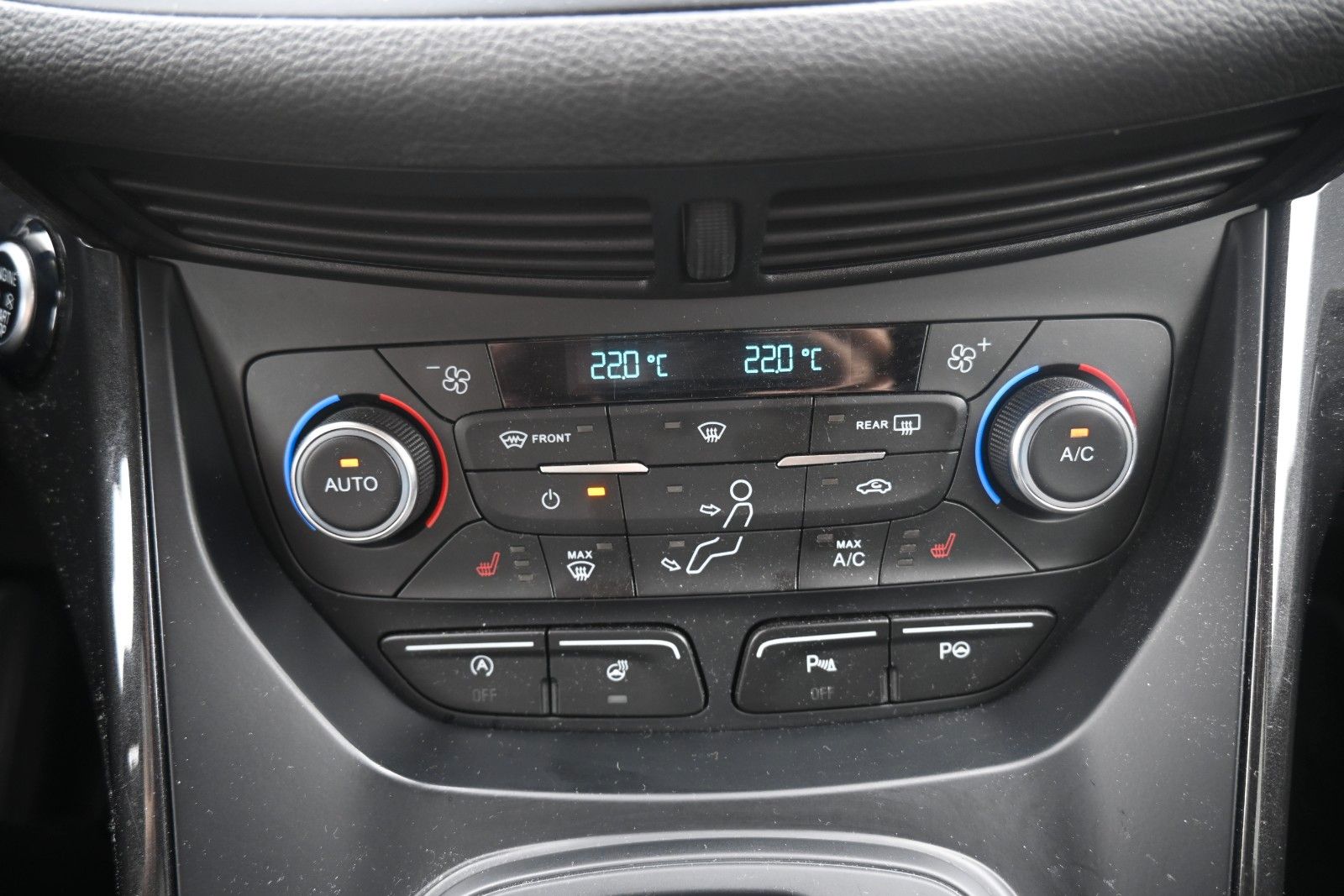Fahrzeugabbildung Ford Kuga  2.0 TDCi Autom. 4x4 Titanium*FSHZG*RFK*AHK