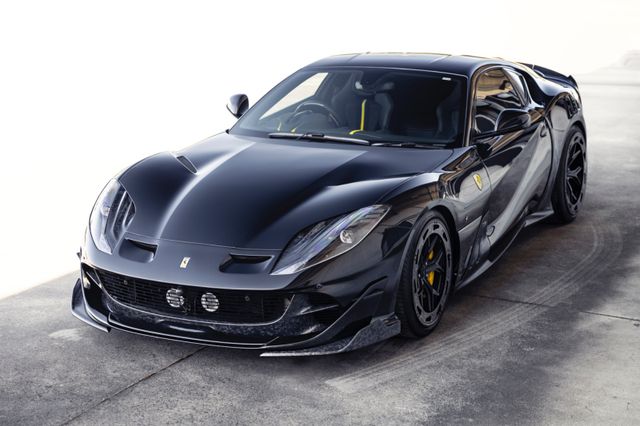 FERRARI 812