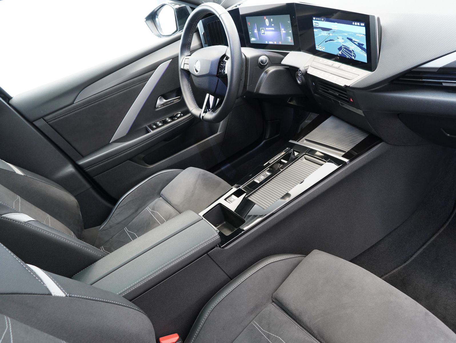 Fahrzeugabbildung Opel Astra L Lim. 5-trg. Ultimate INTELLILUX/PANORAMA