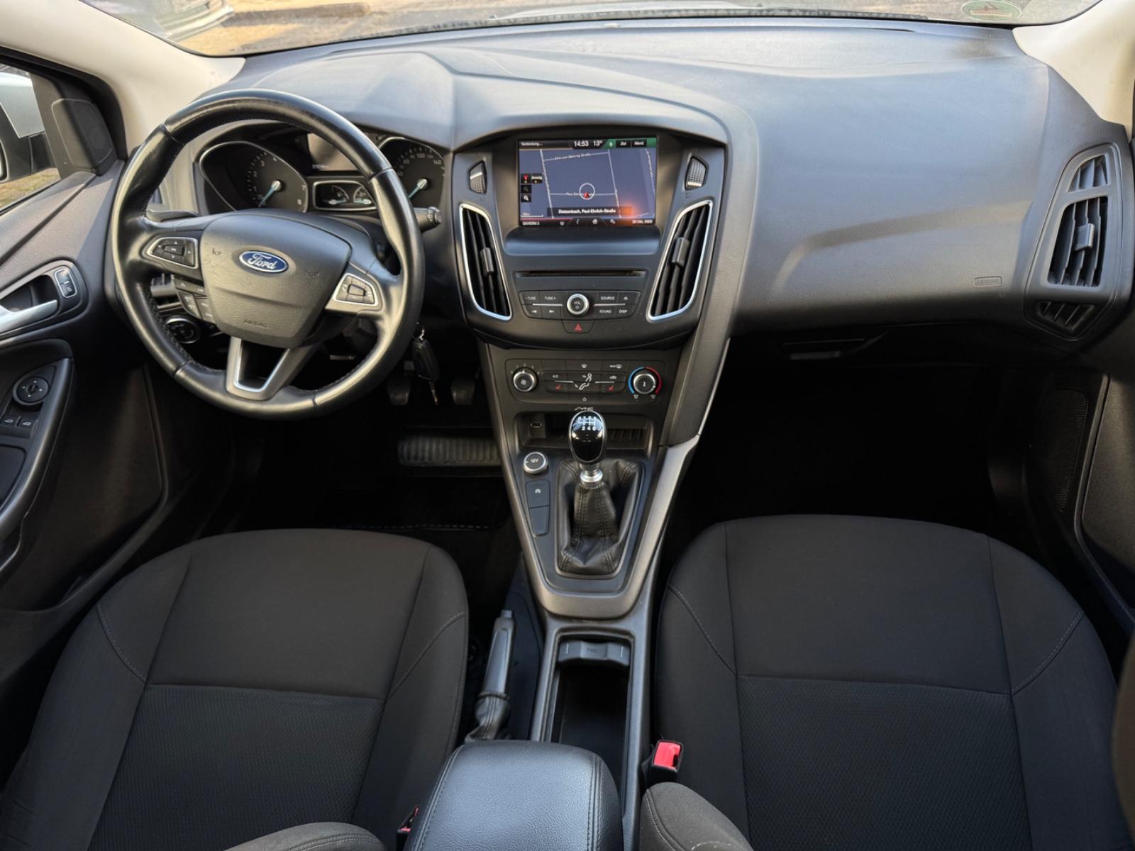 Ford Focus 2015 — photo 16