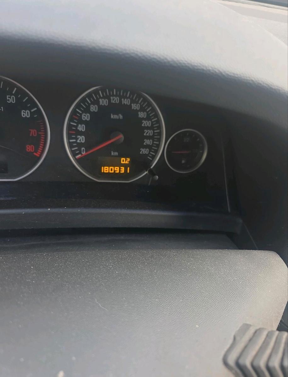 Opel Vectra 2004 — interior
