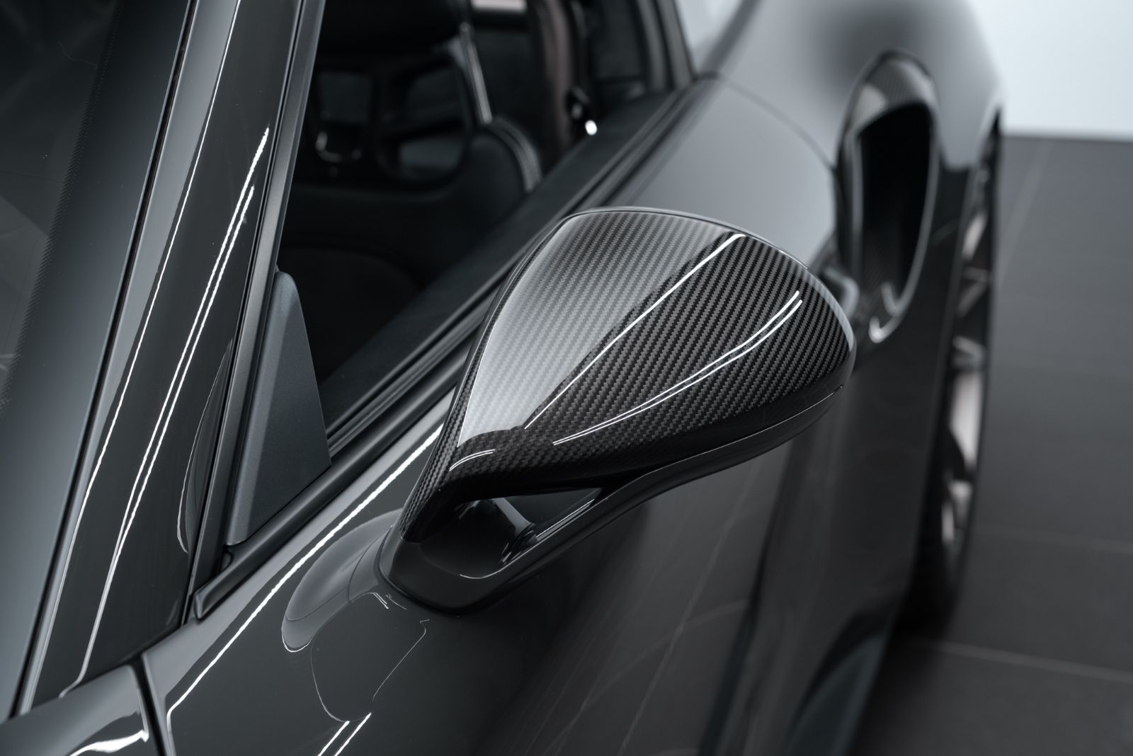 Fahrzeugabbildung Porsche 911 GT2 RS WEISSACH/PTS/LIFT/KAMERA/1.HAND/BOSE