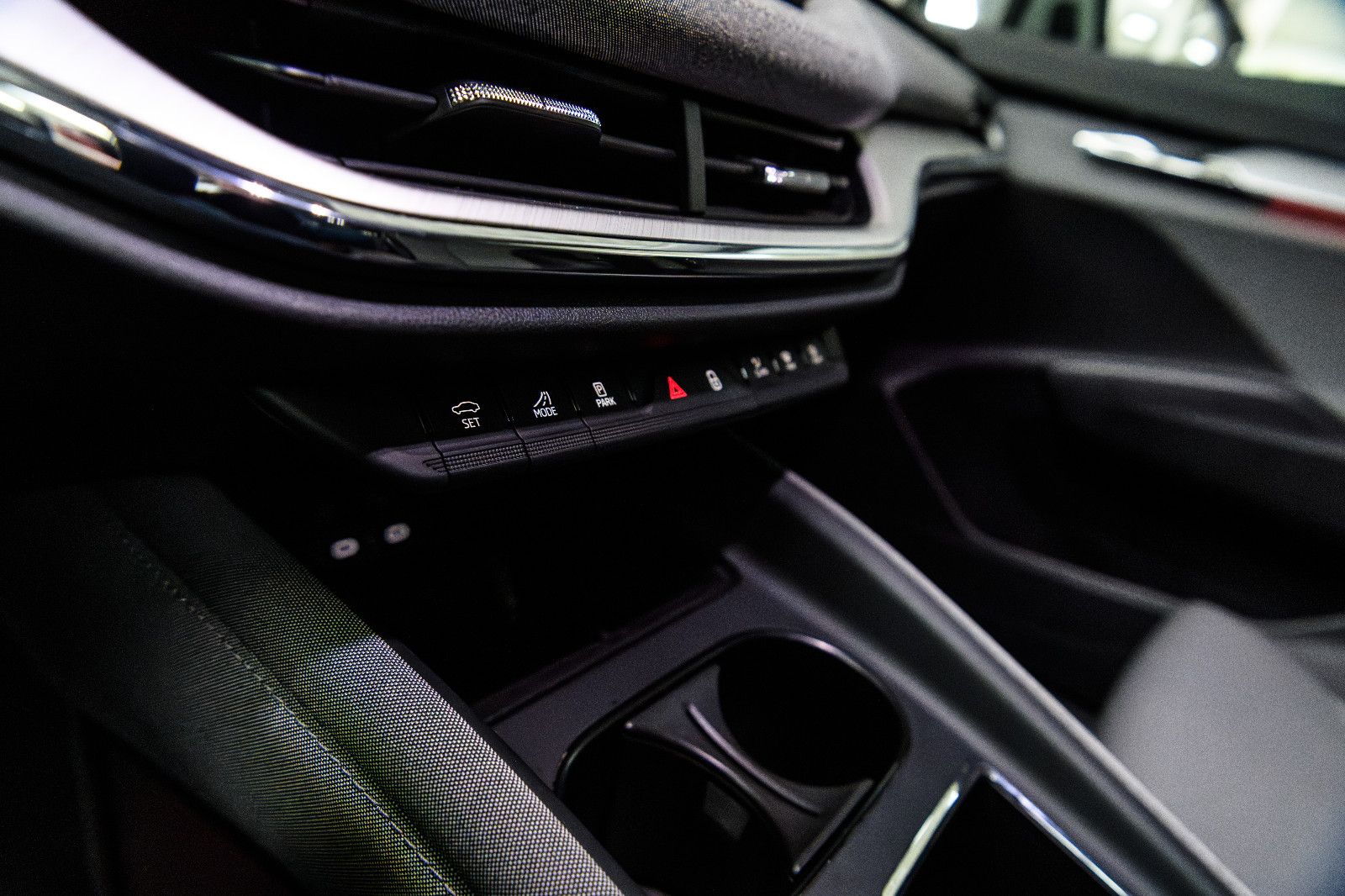 Fahrzeugabbildung SKODA Enyaq 60 Loft MATRIX-LED+RFK+NAVI+KEYLESS+SZH