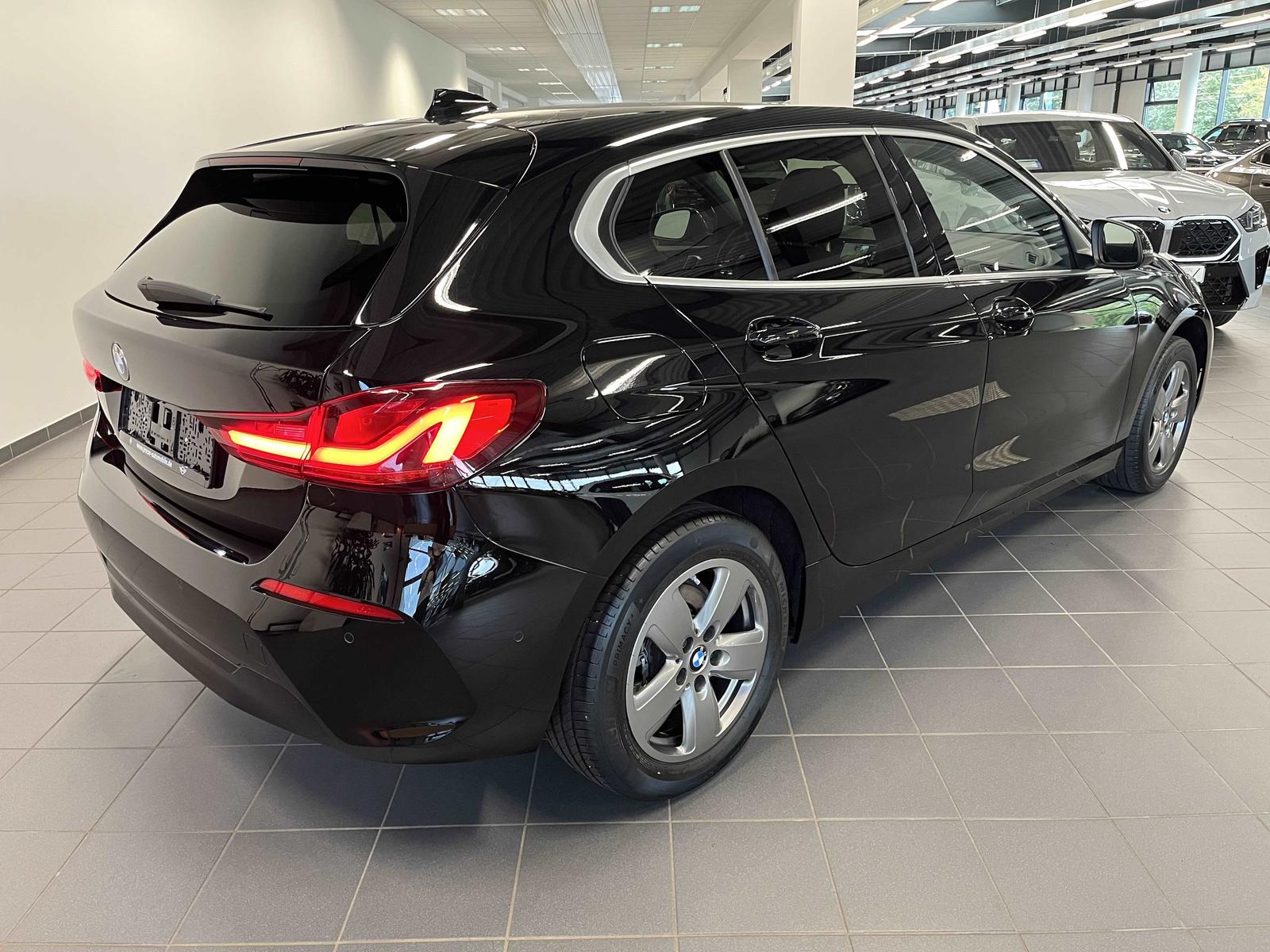 BMW 118i AHK RFK NAVI LED PDC V+H DAB Parkass. LM
