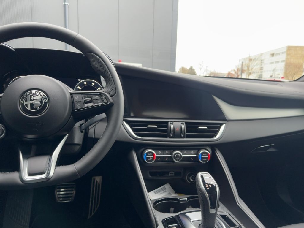 Fahrzeugabbildung Alfa Romeo Giulia Veloce Q4, Leder, Schiebedach, PDC, Rückf