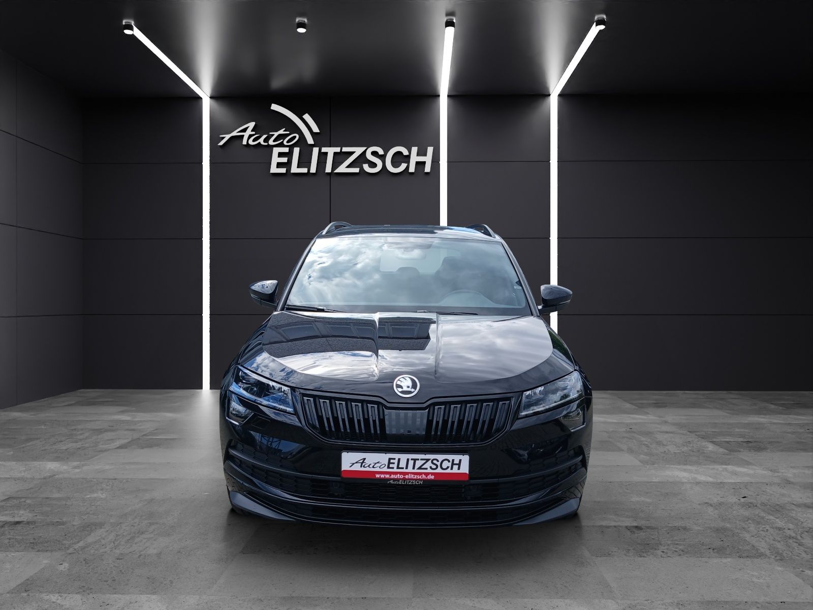 Fahrzeugabbildung SKODA Karoq TSI Sportline DSG LED AHK Navi ACC PDC SH
