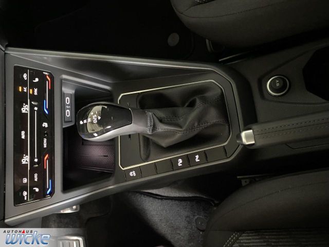 Polo 1.0 TSI DSG R-Line NAVI KLIMA REAR VIEW PDC