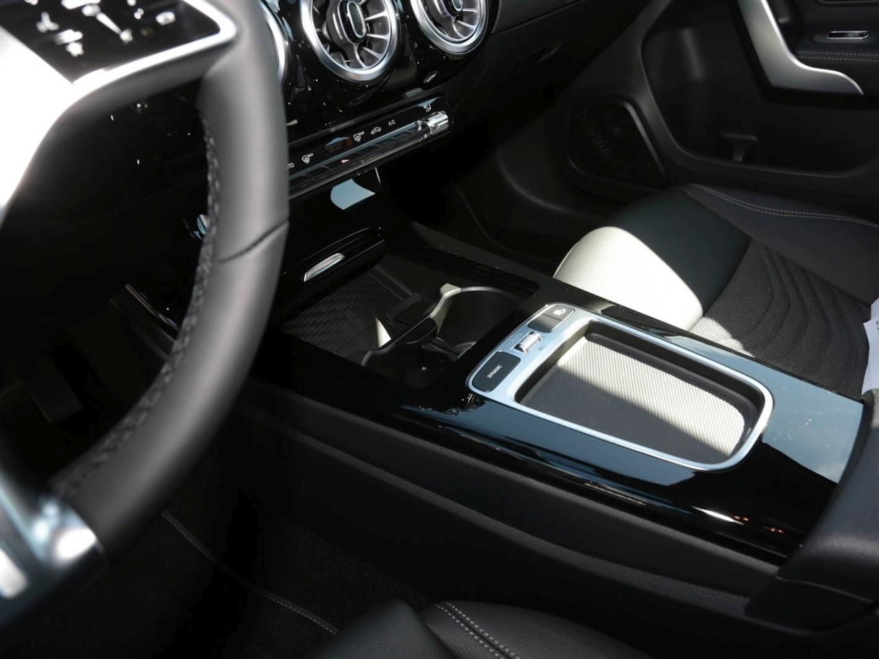 Mercedes-Benz A-Class Progressive Distronic Keyless Kamera ParkA, миниатюра 18