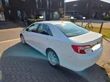 Toyota Camry XLE Hybrid 2013 - Toyota Camry: 2.2