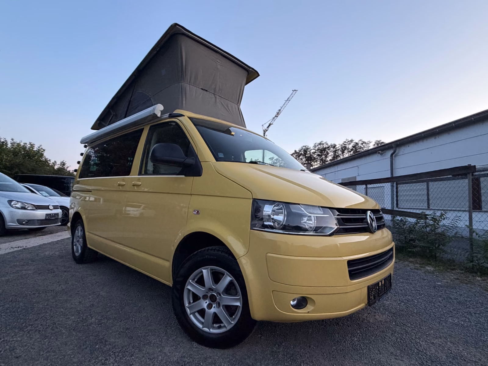 Volkswagen T5 California Beach 2.0 TDI 140 ch BVM / 1ère main / Toit relevable / Mini-cuisine / Chauffage auxiliaire