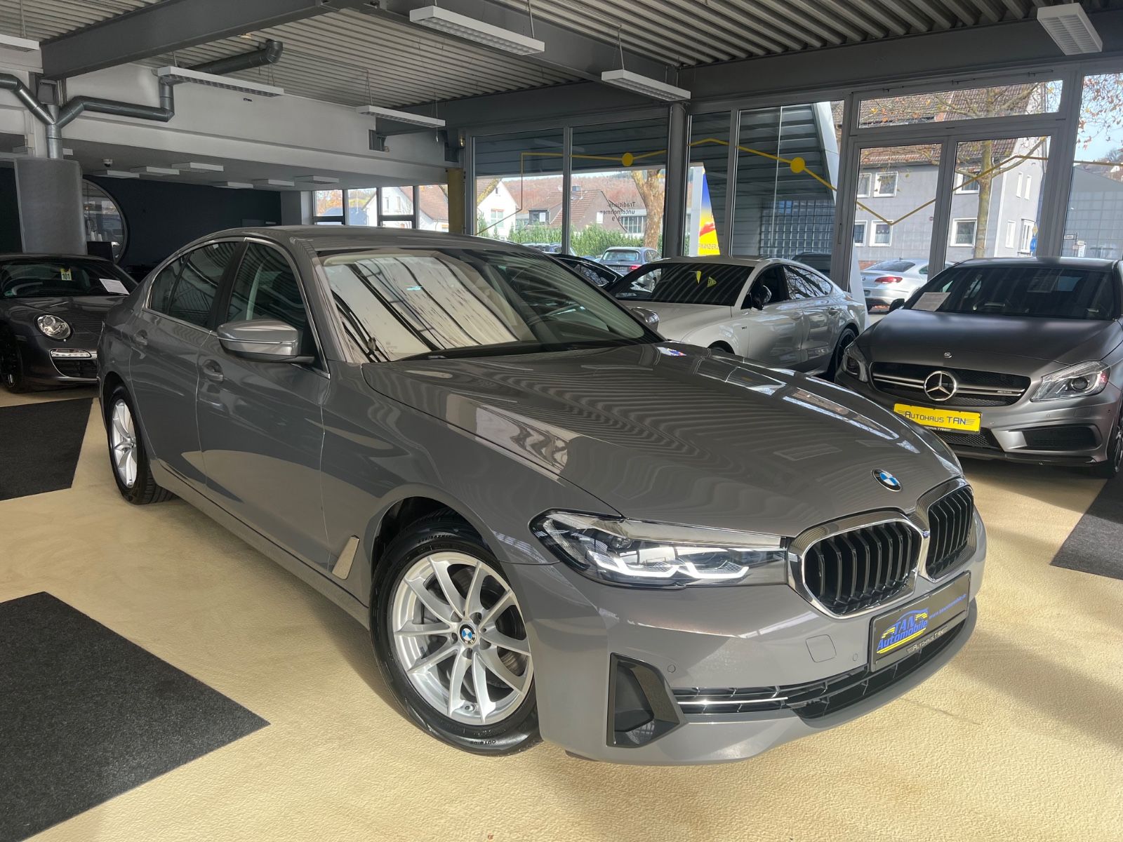 Fahrzeugabbildung BMW 520 d Lim. Mild Hybrid *SITZBELÜFTUNG*MEMORY*