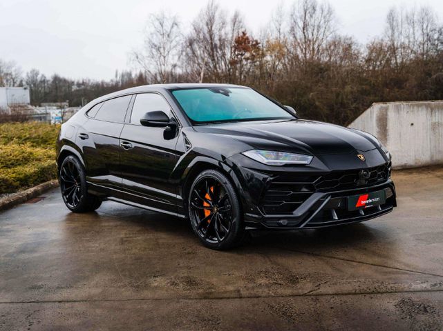 Lamborghini Urus Nero Helene / Pano / Ceramic Brakes / B O /