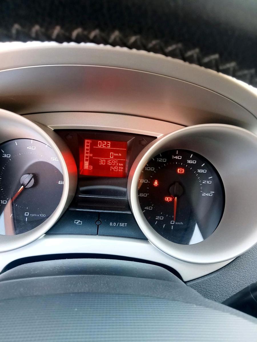 Seat Ibiza 2012 — engine 90 HP (66kW)