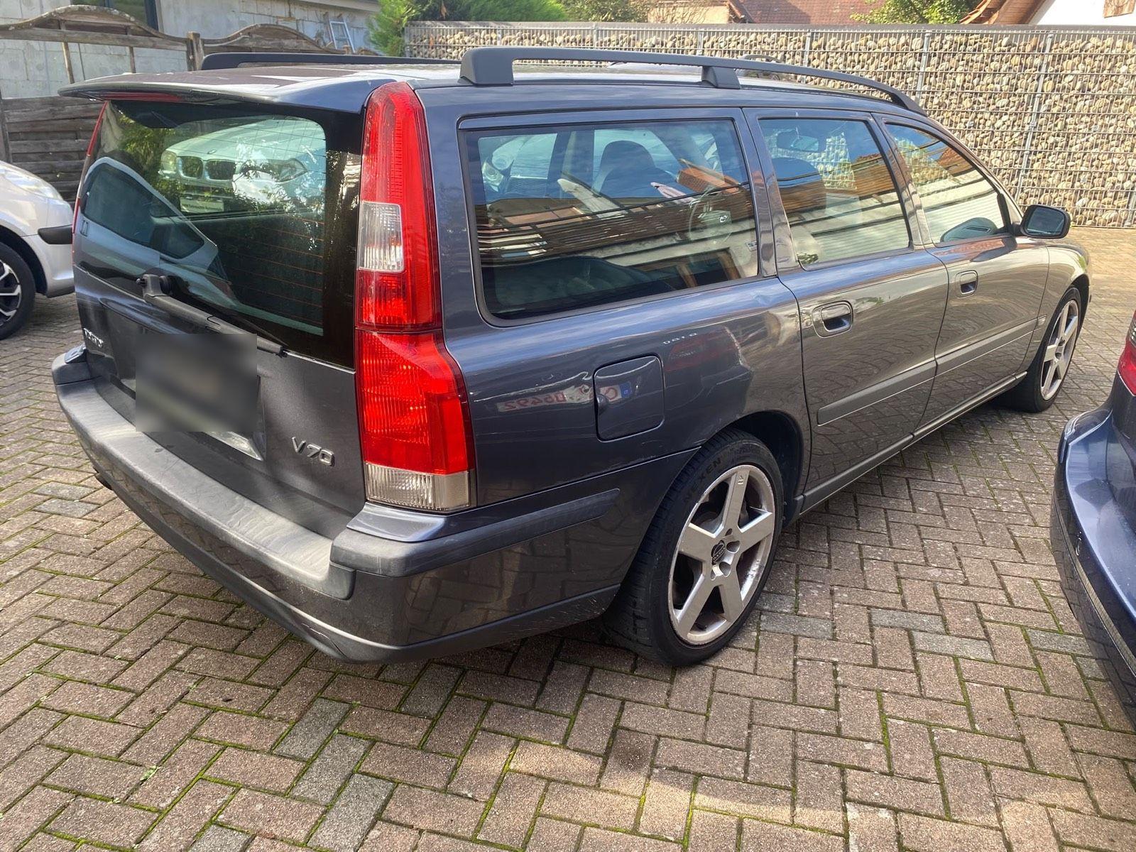 Volvo V70 2004 — interior
