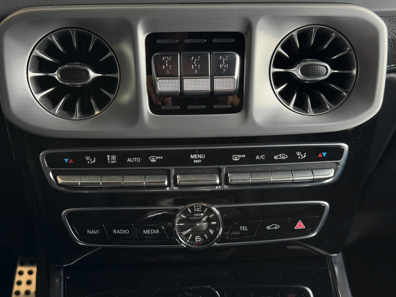 Mercedes-Benz G 63 AMG MOJAVESILBER NAVI AHK ACC NIGHT-PAKET