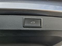 SKODA Karoq Fresh AHK NAVvorb SHZ LED PDC RKF BLT 5J G