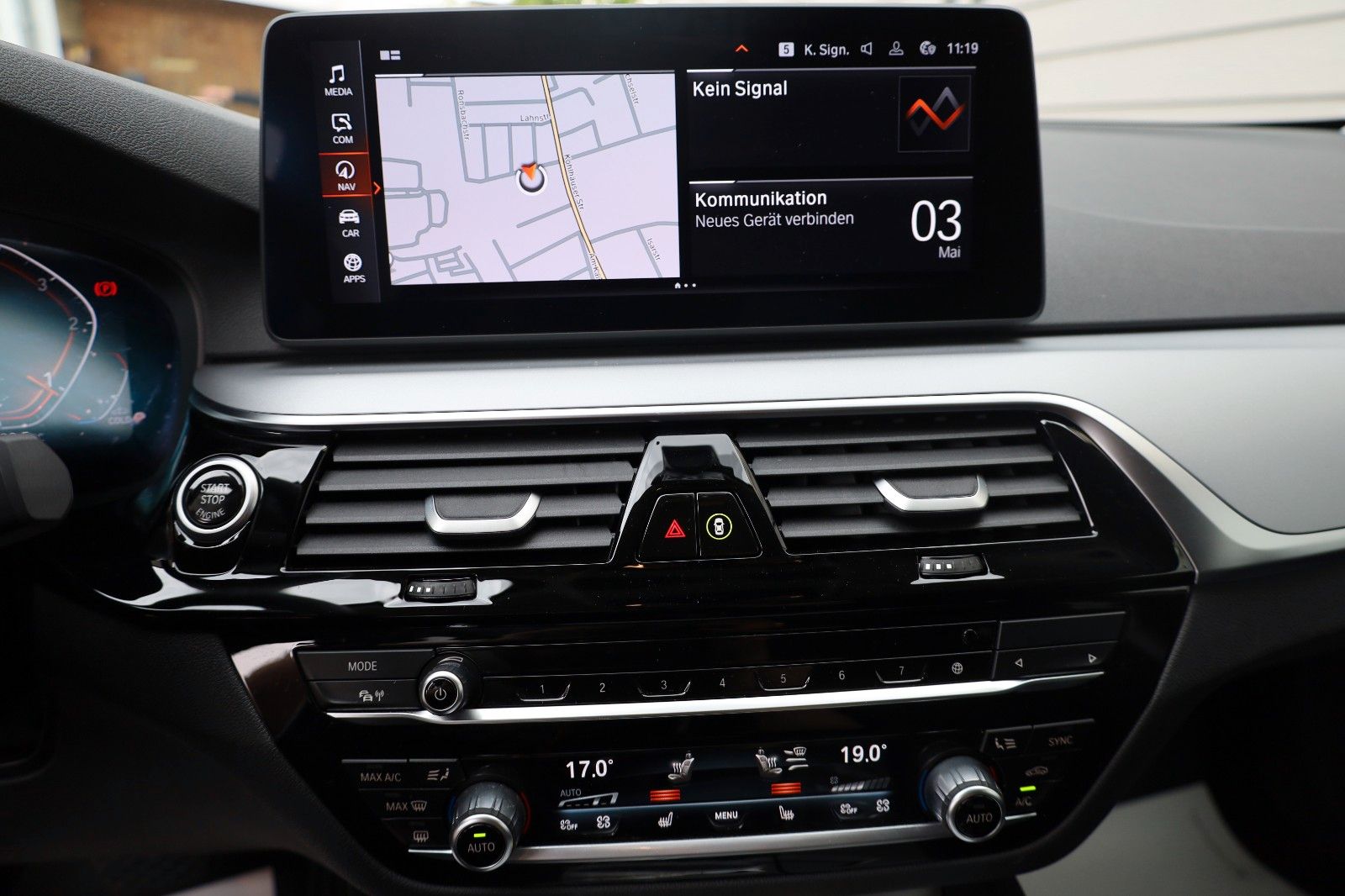 Fahrzeugabbildung BMW 520d xDrive Touring Leder,Navi,LED,Kamera,SH+Sta