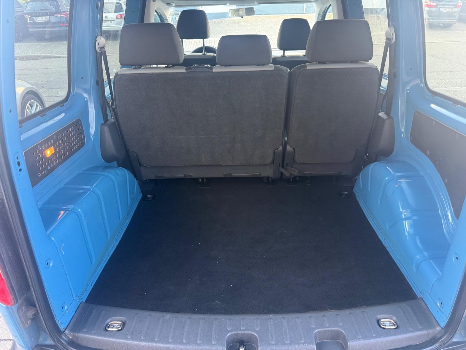 Volkswagen Caddy 2010 — photo 16