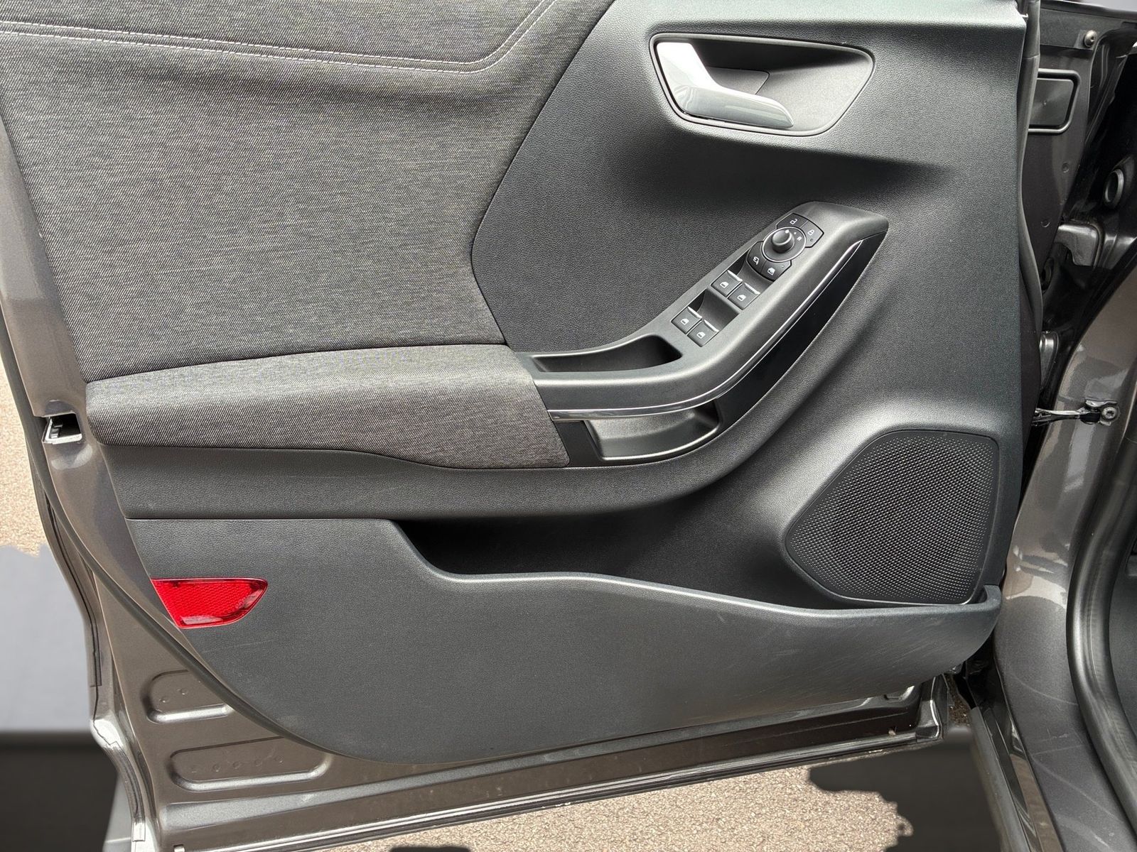 Fahrzeugabbildung Ford Puma 1,0Hybrid Titanium Automatik,Navi,Pano,Allw