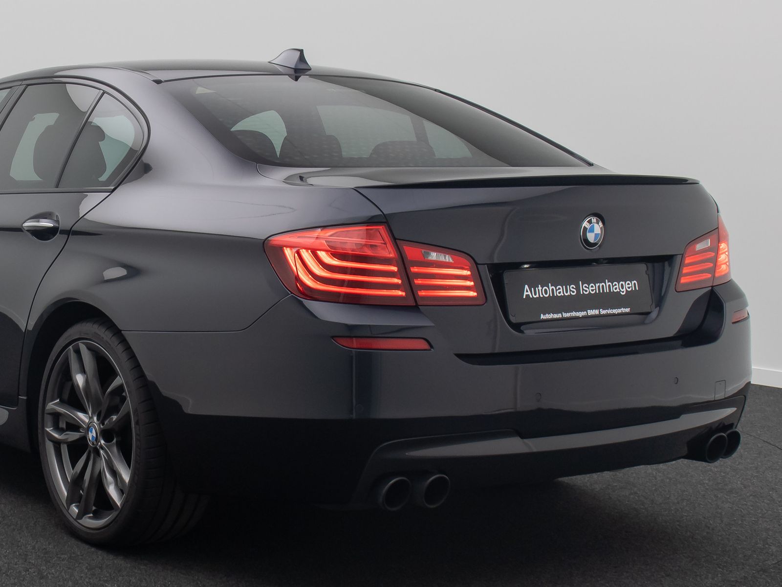 Fahrzeugabbildung BMW 550i xD M Sport HUD H/K Kamera GSD SoftCl 20Zoll