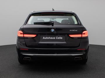 Fahrzeugabbildung BMW 530d LuxuryLine Pano Kamera Laser HUD DAB HiFi