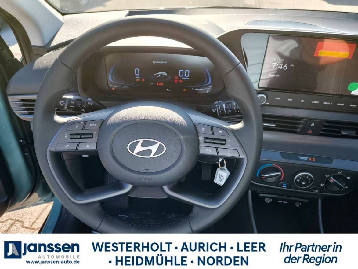 Fahrzeugabbildung Hyundai BAYON Select PDC KlimaStart-Stopp Navi Rückfahr