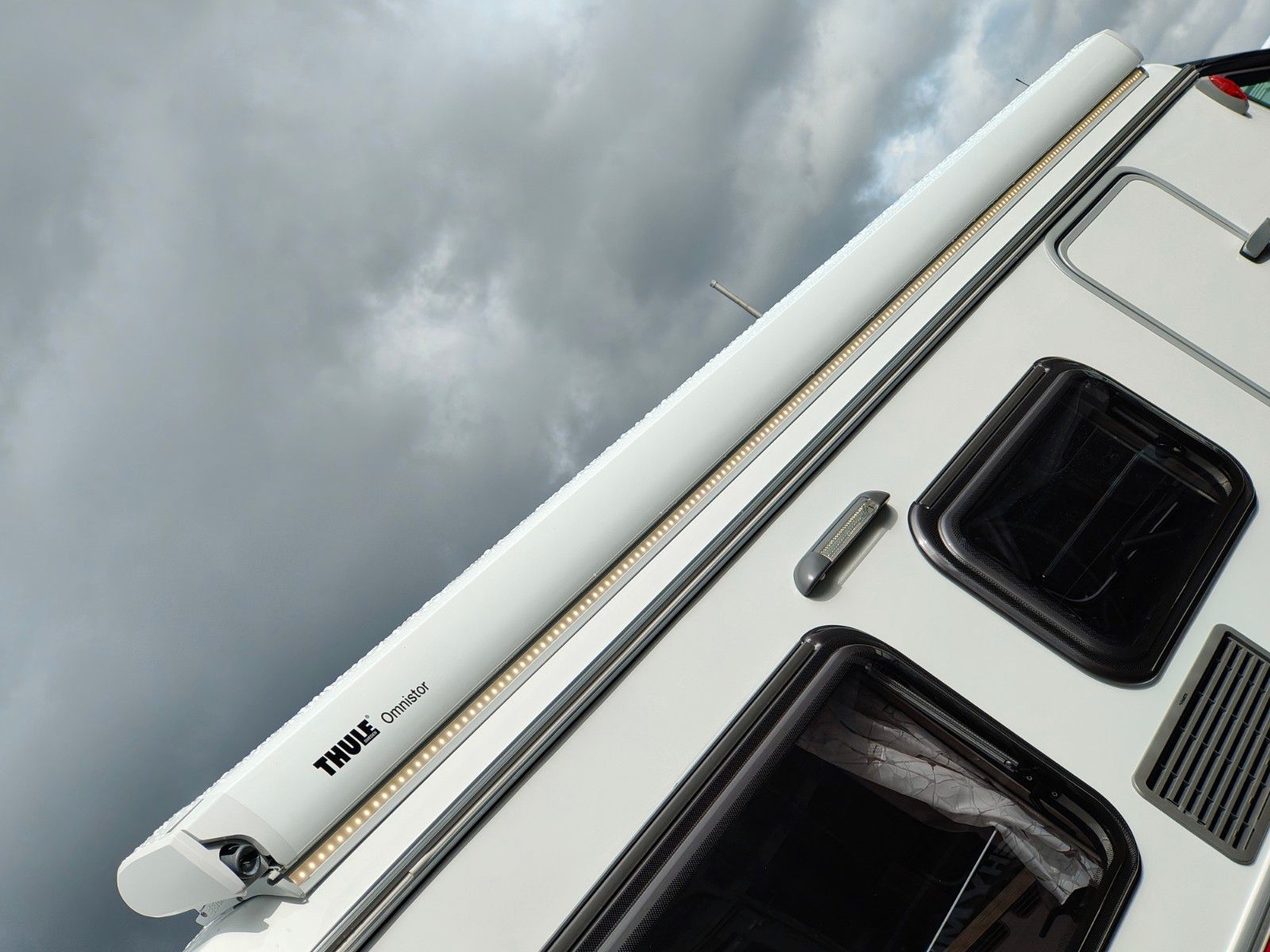 Fahrzeugabbildung HYMER / ERIBA / HYMERCAR Touring 530 Tango Red - JETZT 8.024€ SPAREN !!!