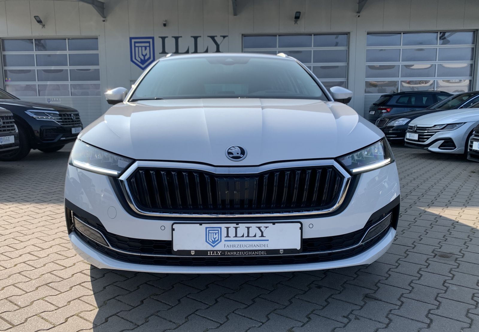 Fahrzeugabbildung SKODA Octavia 2.0 TDI*AHK*LED*HeadUp*Cam*Navi*ACC*