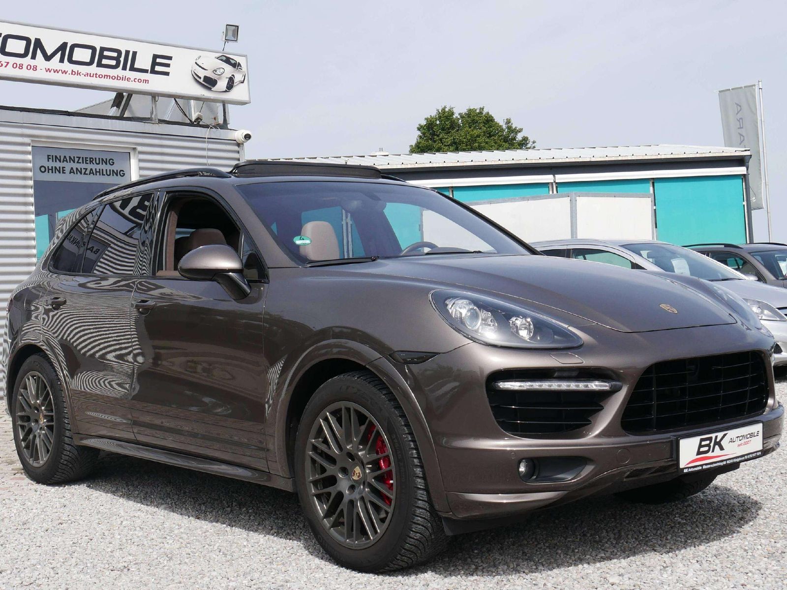 Porsche Cayenne - 1