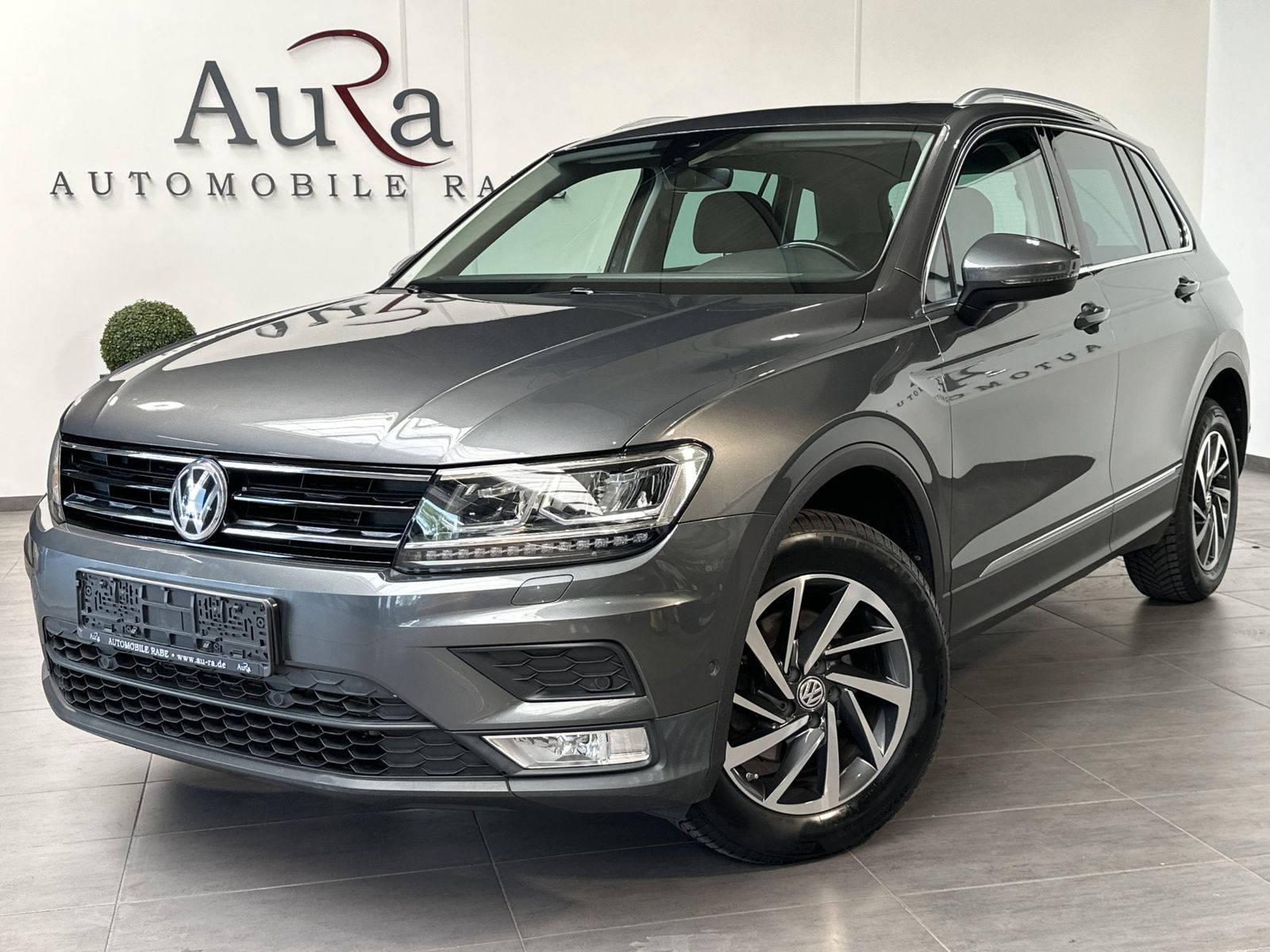 Fahrzeugabbildung Volkswagen Tiguan 2.0 TDI DSG 4M Sound NAV+LED+AHK+PANORAMA