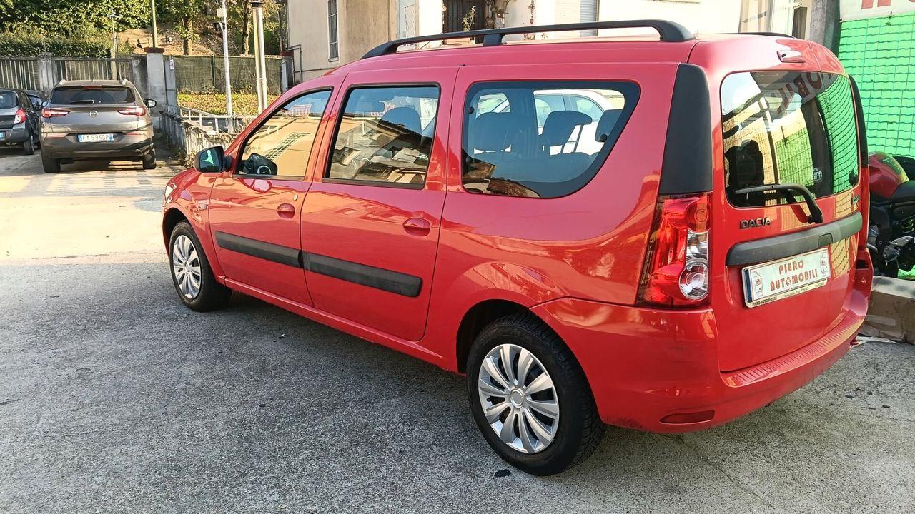 Dacia Logan 2011 — rear view