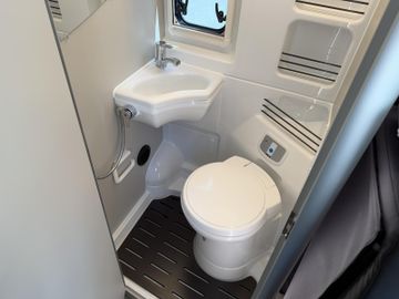 Westfalia Columbus 600 E 140 PS Winterpaket SOLAR Markise