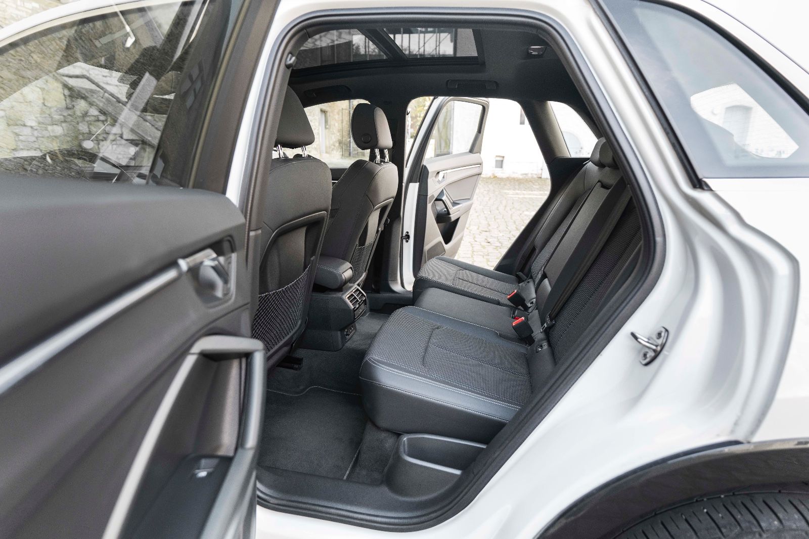 Fahrzeugabbildung Audi Q3 35 TDI QUATTRO DSP LED TOTW NAV TEMPOMAT