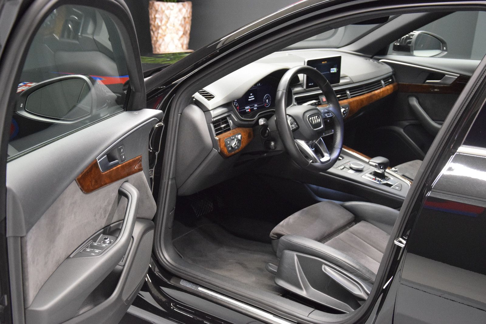Fahrzeugabbildung Audi A4 Avant design HuD Kamera Bi-Xenon Virtual Temp