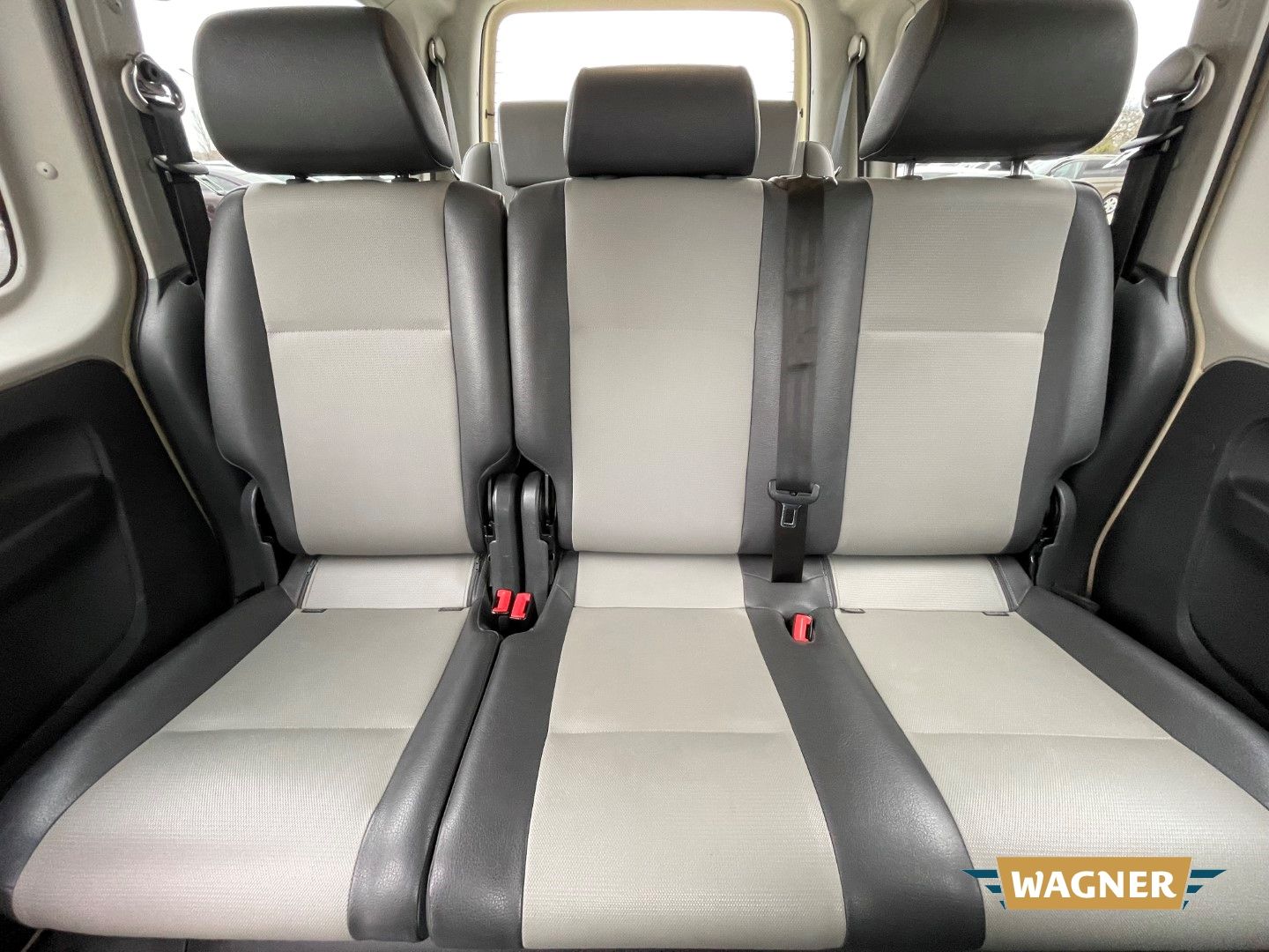 Fahrzeugabbildung Volkswagen Caddy Kombi Maxi Trendline  2.0 TDI 7-Sitzer