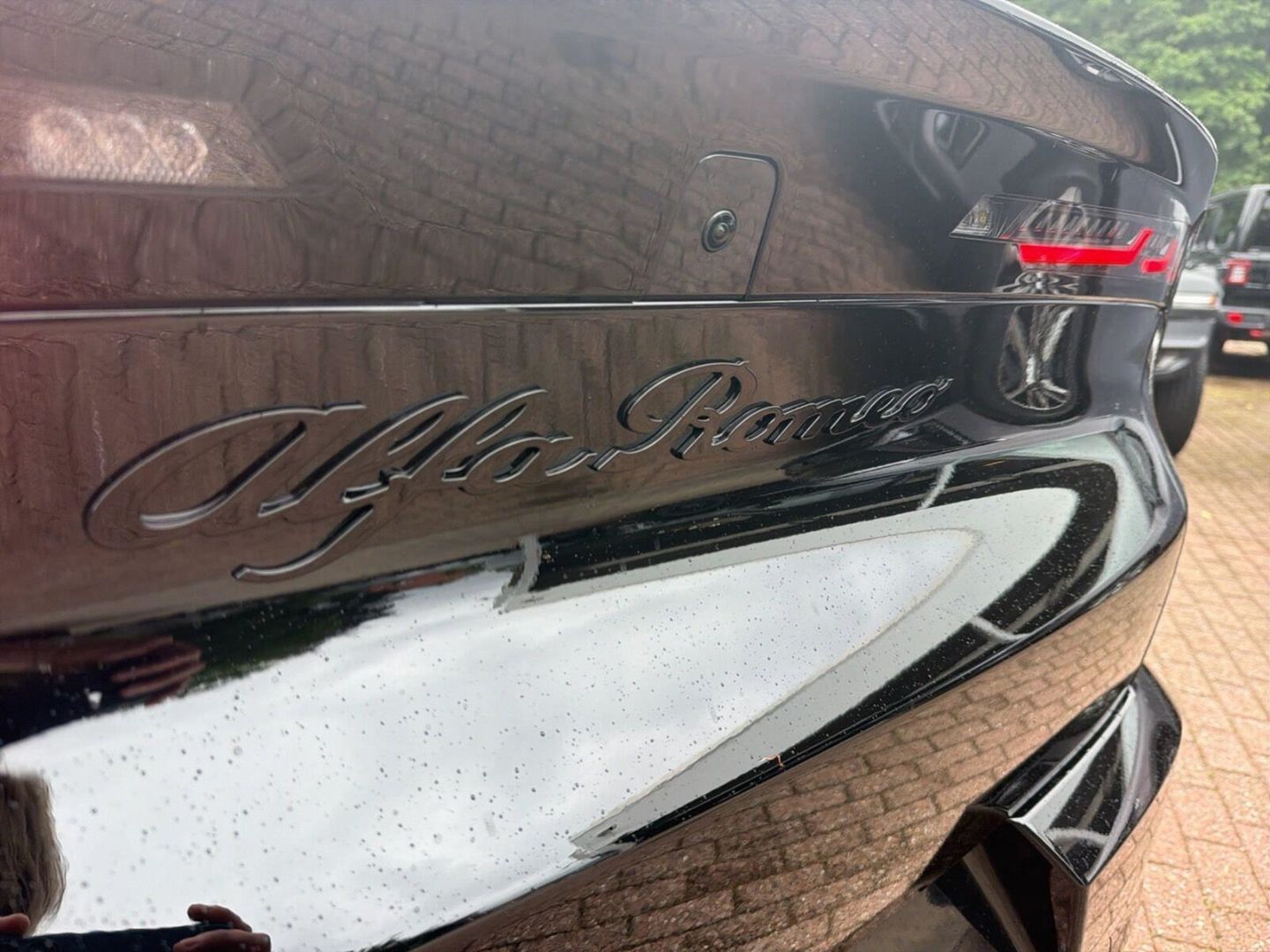 Fahrzeugabbildung Alfa Romeo Junior Elettrica Sport Speciale -Panorama-Wärmep
