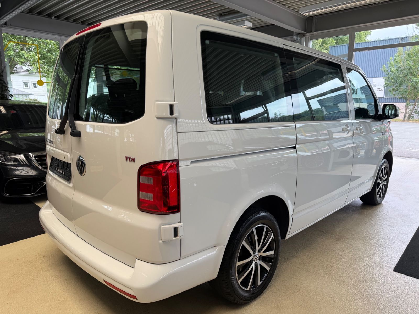 Fahrzeugabbildung Volkswagen T6 Caravelle Comfortline