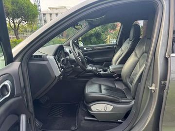 Porsche Cayenne - 10