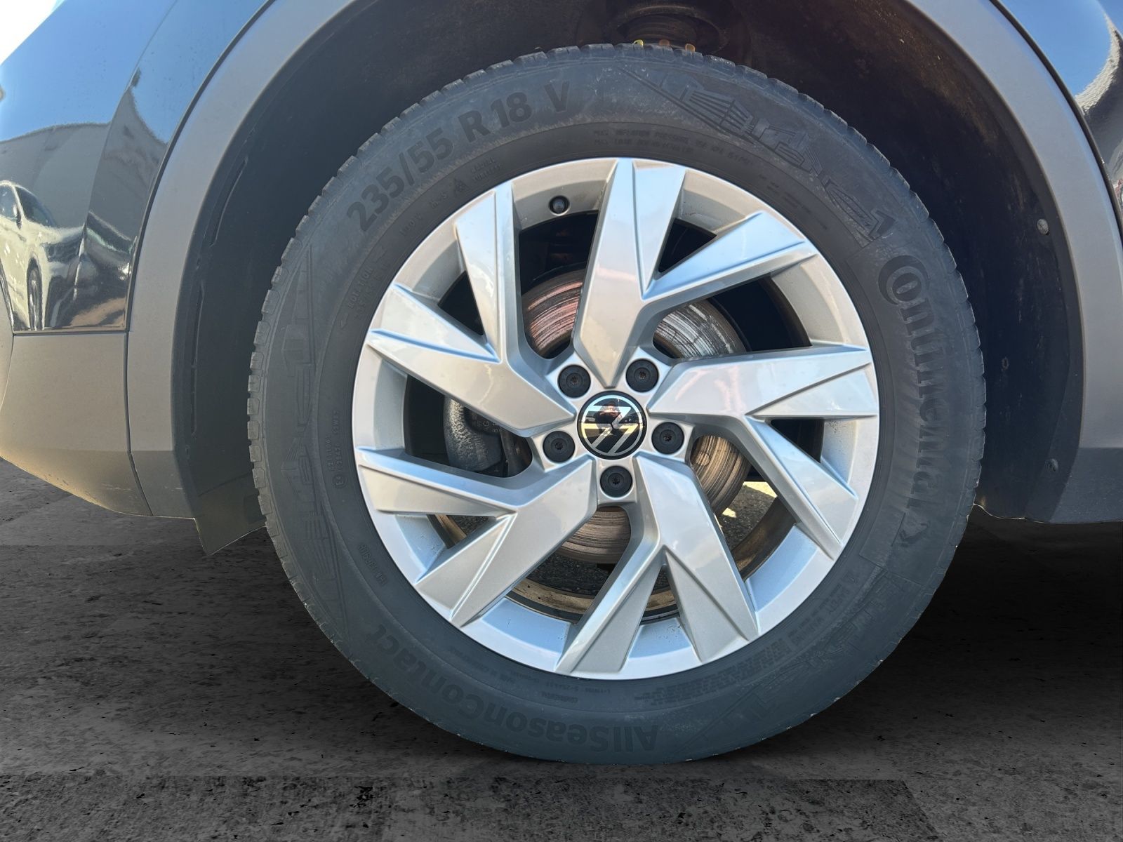 Fahrzeugabbildung Volkswagen Tiguan Life TDI DSG 4M LED ACC AHK LRHzg SH Rear