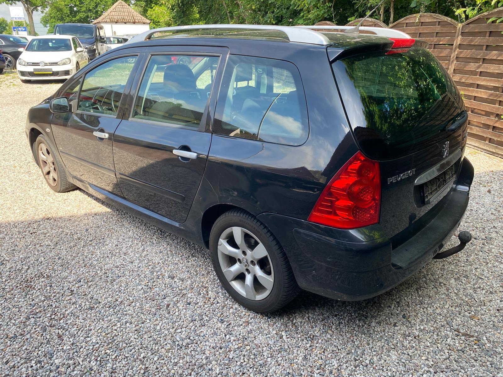 Peugeot 307 2006 — rear view