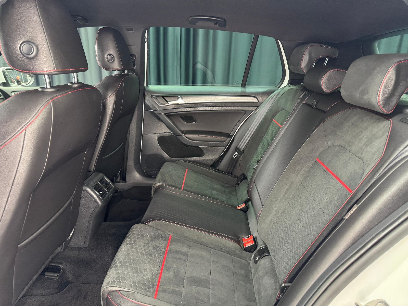 Fahrzeugabbildung Volkswagen Golf VII Lim. GTI BMT/Start-Stopp