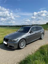 BMW 330i e91 Touring / LCI / M-Paket / 19 Zoll Avus  - BMW 330 mit Benzin-Antrieb: Kombi, 330i E91
