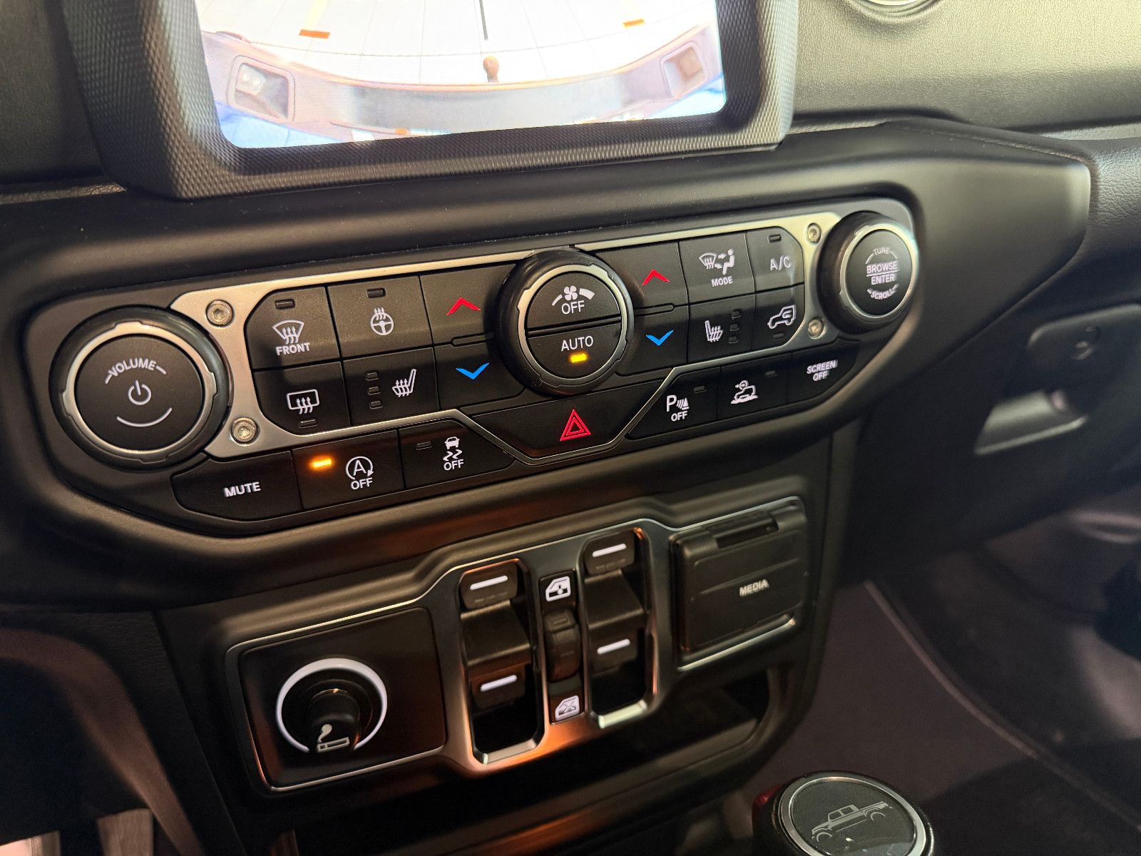 Fahrzeugabbildung Jeep Gladiator Launch Edition 4WD/KAMERA/LEDER/LED/EX