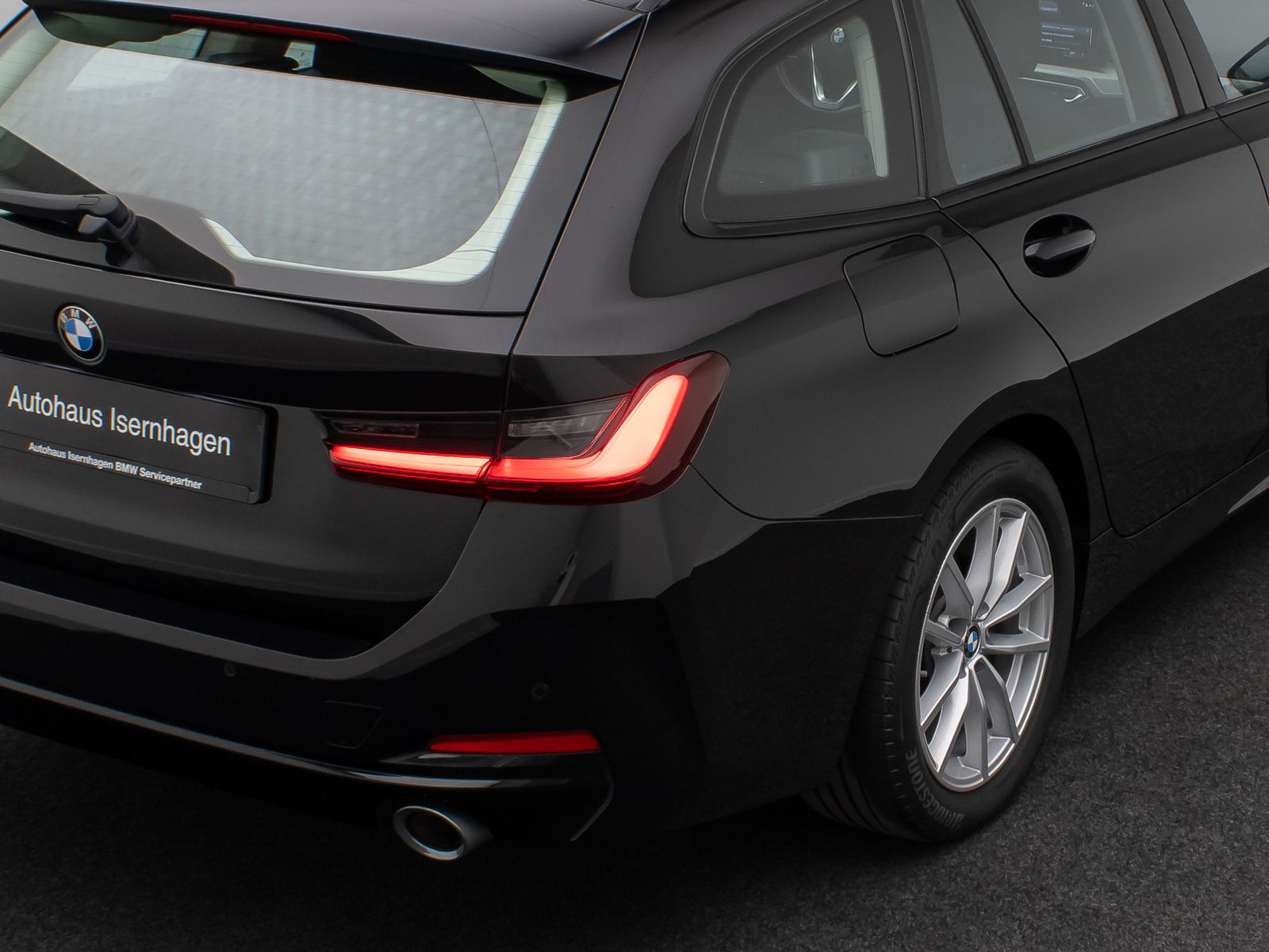 Fahrzeugabbildung BMW 320d GeschwindigReg AHK Widscreen Sport DAB